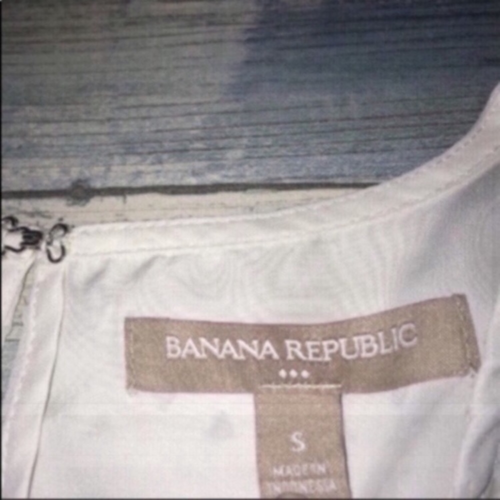 Banana Republic Laser Cut Triangle Blouse - Picture 3 of 4